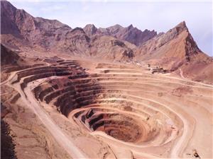 ثبت رکورد تولید مواد معدنی در سرب و روی مهدیآباد