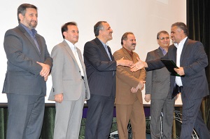 ذوب آهن اصفهان در نهمین سمپوزیوم بین المللی روابط عمومی نشان برتر گرفت