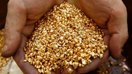 کلنگ بزرگترین معدن طلای سقز به زمین زده شد
