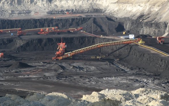 صنعت زغال سنگ با بحران واردات مواجه است/اختلاف قیمت زغال داخلی و وارداتی مانعی بر سر راه توسعه و سرمایه گذاری در معادن