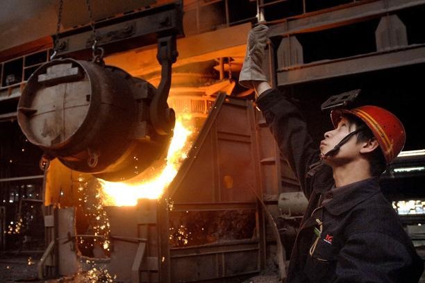 پیش بینی تولید ۹۲۳ میلیون تن فولاد خام در چین تا پایان سال جاری/ تولید در سال ۲۰۱۹ به ۹۰۰ میلیون تن کاهش می یابد/ مصرف سنگ آهن چین امسال ۱.۲ میلیارد تن برآورد می گردد