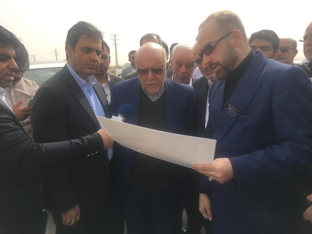 وزیر نفت از طرح های پتروشیمی منطقه پارسیان دیدن می کند
