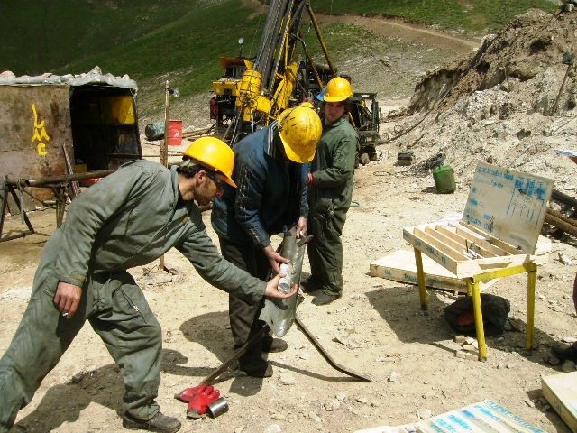 مزایده عمومی انجام سرمایه گذاری به منظور اجرای عملیات اکتشاف در محدوده معدنی کهدلان واقع در استان آذریایجان شرقی
