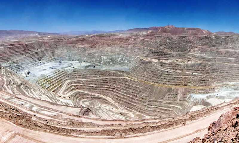 دولت شیلی حمایت از صنایع معدنی را در اولویت کار خود قرار داد/ آسیب شدید اقتصاد شیلی از کاهش قیمت های مس در بازارهای جهانی/ طرح ۶۰۰ میلیون دلاری شیلی با هدف رونق بخشیدن به اقتصاد